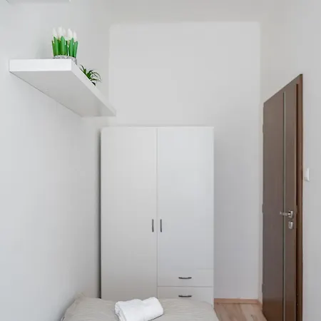 Big 4 Near Old Town Apartman *