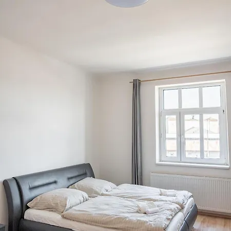 Apartman Big 4 Near Old Town *